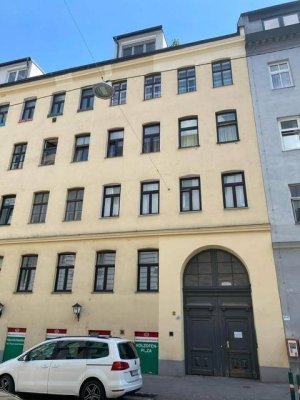 Sanierte charmante 2-Zimmer-Altbauwohnung bitte rufen Sie : [Telefonnummer entfernt]