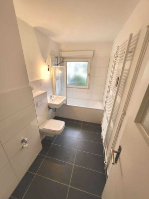 3-Raum_wohnung mit modernem Bad  und Balkon