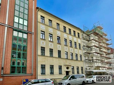 Charmantes Wohnen im Altbau-Stil: Drei-Zimmer-Wohnung mit Balkon und zeitgemäßer Ausstattung