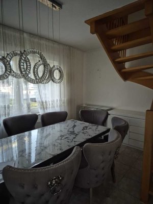 Mondorf 5 Zimmer Maisonette-Wohnung mit Balkon Wfl. ca.145 m²