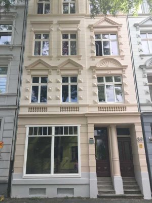 Sanierte 2 Zimmer Altbauwohnung mit viel Licht