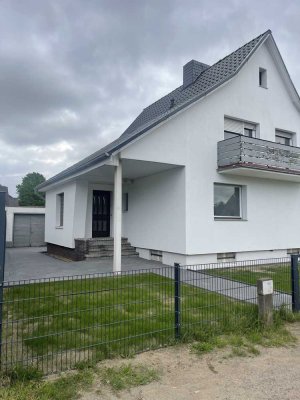 Minden: Modernisiertes Einfamilienhaus mit Garten, Wintergarten & Garage – ideal für Familien