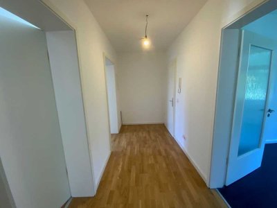 mit Einbauküche - 3 Raum