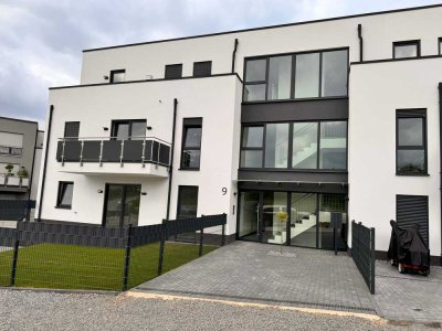 Moderne 3-Zimmer-Terrassenwohnung mit eigenem Garten