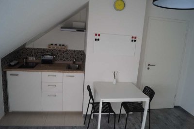 Schöne 1-Zimmer Dachgeschosswohnung in Augsburg, Lechhausen