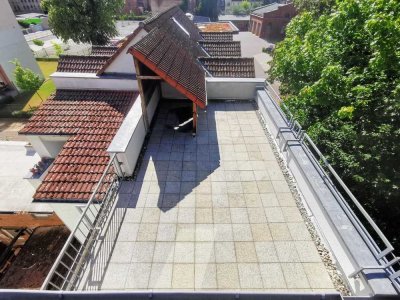 5 Zimmer Wohnung, 134 qm, 35 qm Dachterrasse, zwei Bäder, Klimaanlage !!!