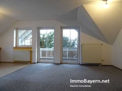 Gemütliche 2- Zimmer Dachgeschoss- Wohnung mit Süd-Balkon in Tussenhausen
