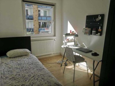 Nachmieter gesucht: Möbliertes Zimmer in 3er-WG, Frankfurt-Bornheim (Merianplatz)