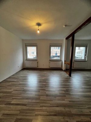 tolle 2 Zimmer Erdgeschoss Wohnung mit kleiner Terrasse