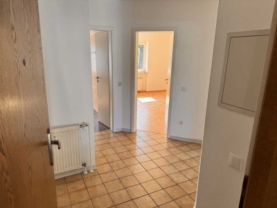 2-ZIMMER, KÜCHE, BAD UND BALKON - SOFORT BEZIEHBAR - NÄHE ZENTRUM