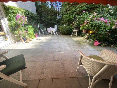 Idyllische Erdgeschosswohnung mit gr. Terrasse und zusätzlicher Dachstudiowg.
