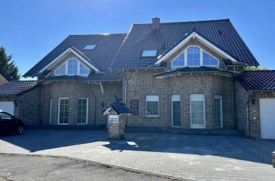 Moderne Erdgeschoss-Wohnung über 2 Etagen mit Terrasse u. Garten in Stotzheim