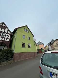 Großes Zweifamilienhaus mit Ausbaureserve in zentraler Ortskernlage von Fernwald - Albach