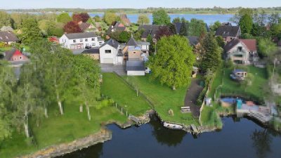 Wassergrundstück mit Doppelhaus, Einliegerwohnung und Gewerbeeinheit