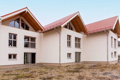 Energieeffizienter Massivholzbau: Neubau-Reihenhaus in Lechbruck