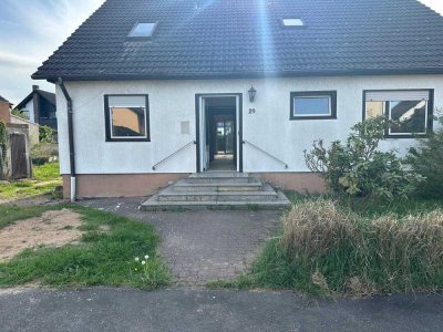 freistehendes 1-2 Familienhaus in ruhiger Lage mit großem Garten