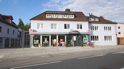 Großzügig geschnittene 3 Zimmer-Wohnung mit Dachterrasse und Garage
