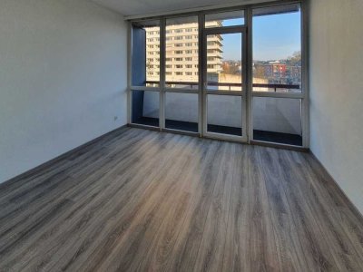 Zentral mit Ausblick über Mülheim! 2-Zimmer-Wohnung im 4. Obergeschoss!