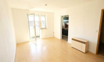 Teilmöbliert: 2-Zimmer Wohnung im 4. Stock mit Balkon