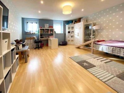 grosse Erdgeschosswohnung mit Terrasse