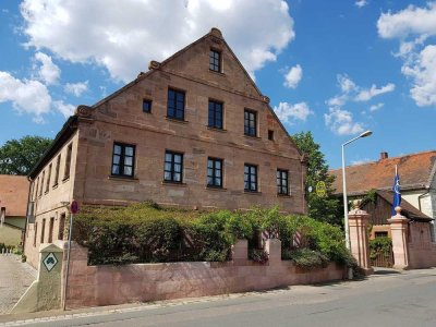 Wohnung im historischen Ambiente teilmöbliert