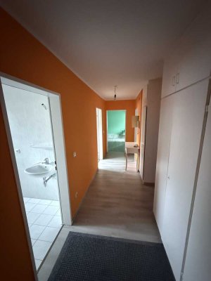 Geschmackvolle 3-Zimmer-Wohnung mit Balkon und Einbauküche in Gersthofen