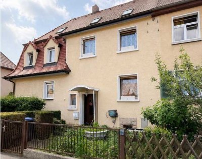 Platz für die ganze Familie – Großzügiges Reihenmittelhaus mit Terrasse in ruhiger von Dresden