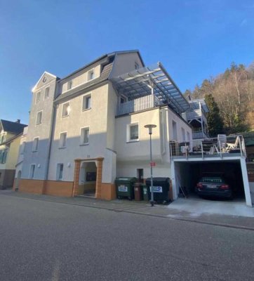 *Schwarzwald-Blick* Geräumige 4-Zimmer-Wohnung mit großzügiger Terrasse und Garage in Bad Wildbad