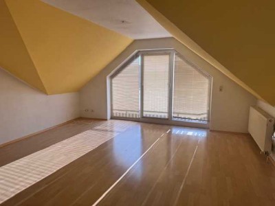 Schicke 2-Zimmer-Wohnung, mit Einbau-Küche & Bad