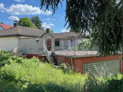 ***Bungalow mit Indoor Pool und ELW in bester Lage***