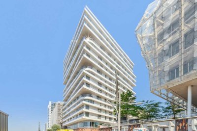 Luxus am Wasser: moderne Neubauwohnung mit seitlichem Elbblick