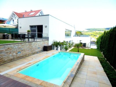 "Wohntraum" Villa mit Pool - Fernblick und direkten Zugang zum Wald