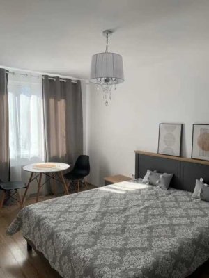 Geschmackvolle, modernisierte 1-Zimmer-Wohnung mit Balkon und Einbauküche in Troisdorf