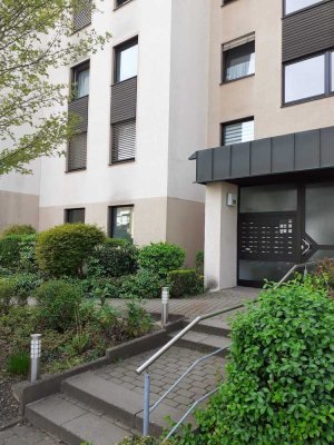 Ansprechende und gepflegte 3-Raum-Hochparterre-Wohnung in Nürnberg
