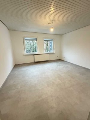 ***KLINIKVIERTEL-Whg mit Vinyl, Fliesen, Duschbad,Wannebad, Balkon & Wohnküche***
