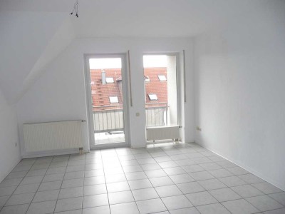Gepflegte 3-Zimmer-DG-Wohnung, Tel.: 0171 8310089