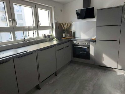 **Frisch renovierte 2-Zimmer-Wonung mit Einbauküche**