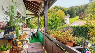 Lichtdurchflutete Wohnung mit zwei Balkonen und Hobbyraum