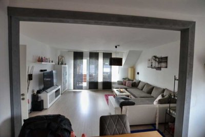 Schicke Wohnung mit Balkon