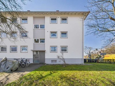 Gut geschnittene 3 Zimmer Wohnung zum Selbstbezug oder Vermietung
Sanierungsrückstand vorhanden