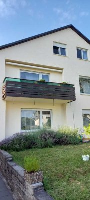 Geschmackvolle, vollständig renovierte 3-Zimmer-Dachgeschosswohnung in Leonberg