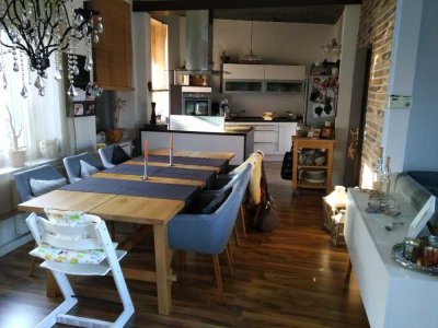 Gepflegte 3-Zimmer-Wohnung auf zwei Ebenen mit Terrasse/Balkon von privat