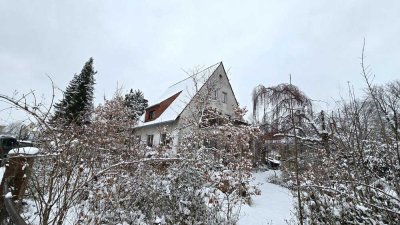 Vielseitiges Dreifamilienhaus auf großzügigem Grundstück mit Entwicklungsspielraum
