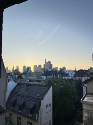 Geschmackvolle 2-Zimmer-DG-Wohnung in Frankfurt am Main