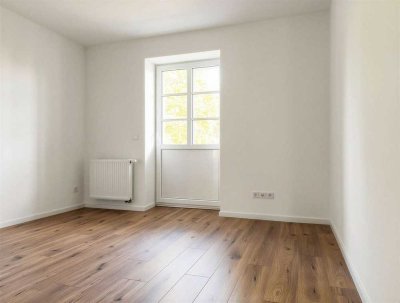 Neu & in Renovierung! Tolle 2-Raum-Wohnung mit moderner EBK und Balkon!