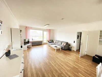 Waldheim! Penthouse Feeling, helle und großzügige 2 Zimmerwohnung mit 3 Ballkonen und Garage...