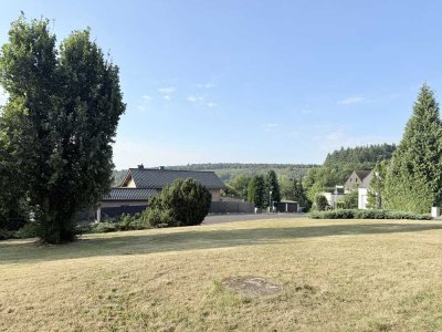 Helle Souterrainwohnung mit Terrasse - ideal für Singles oder Paare