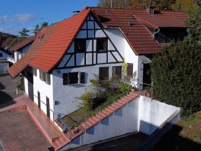 Ein Haus mit Geschichte und Zukunft – Stilvolles Wohnen im modernisierten Fachwerkhaus