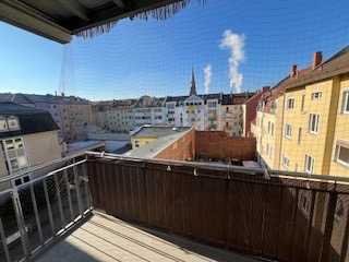 Helle top renovierte 2-Zimmer Wohnung mit Balkon im 3. OG in Nürnberg-Galgenhof