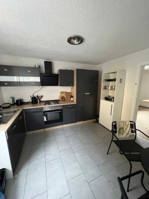 2 Zimmer in Dachgeschoss mit eigenem Bad als WG oder Wohnung
